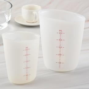 plastic measuring cup